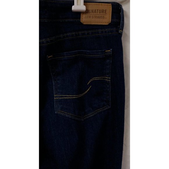 Levi Strauss Signature Womens Juniors 4M Mid Rise Dark Wash BootCut Jeans 30X30 - Picture 14 of 14